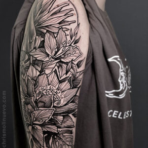 Flores tatuaje lineal